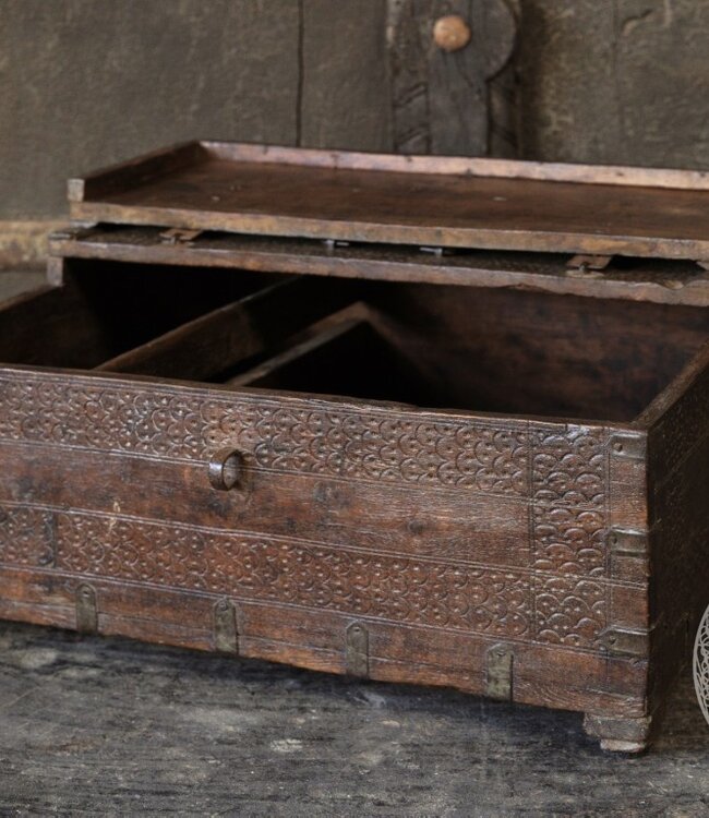 Be-Uniq Origineel oud Dauri kistje | India | H15