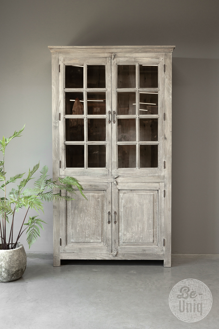 Be-Uniq Oude vitrinekast | India | H228 cm