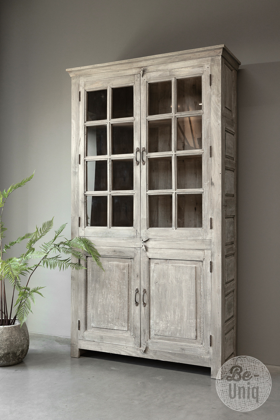 Be-Uniq Oude vitrinekast | India | H228 cm