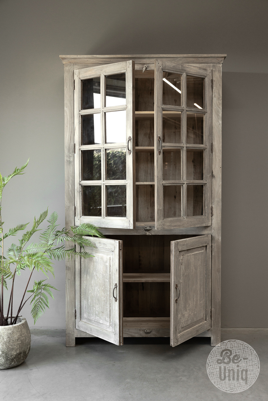 Be-Uniq Oude vitrinekast | India | H228 cm