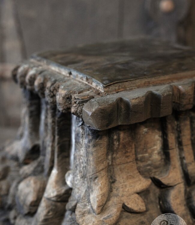 Be-Uniq Oude Kandelaar | Snijwerk | India | H23 x B25 x D25 cm