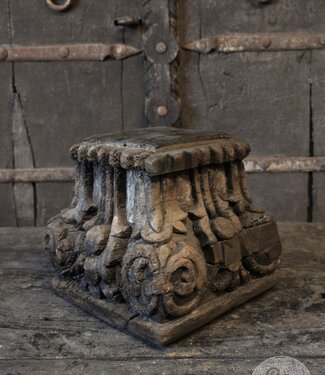 Be-Uniq Oude Kandelaar | Snijwerk | India | H23 x B25 x D25 cm