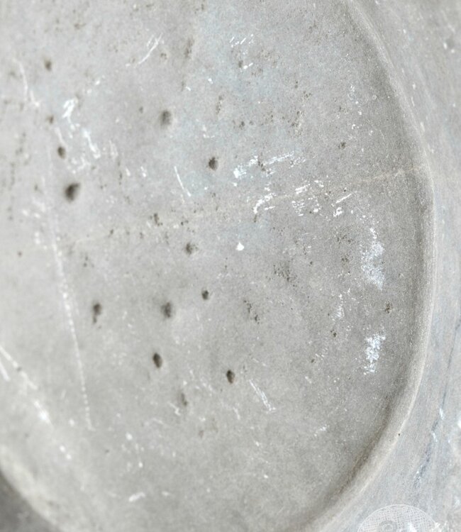 Be-Uniq Antieke Schaal Op Standaard | Marmer | H69 cm