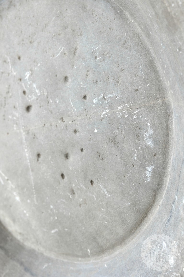 Be-Uniq Antieke Schaal Op Standaard | Marmer | H69 cm