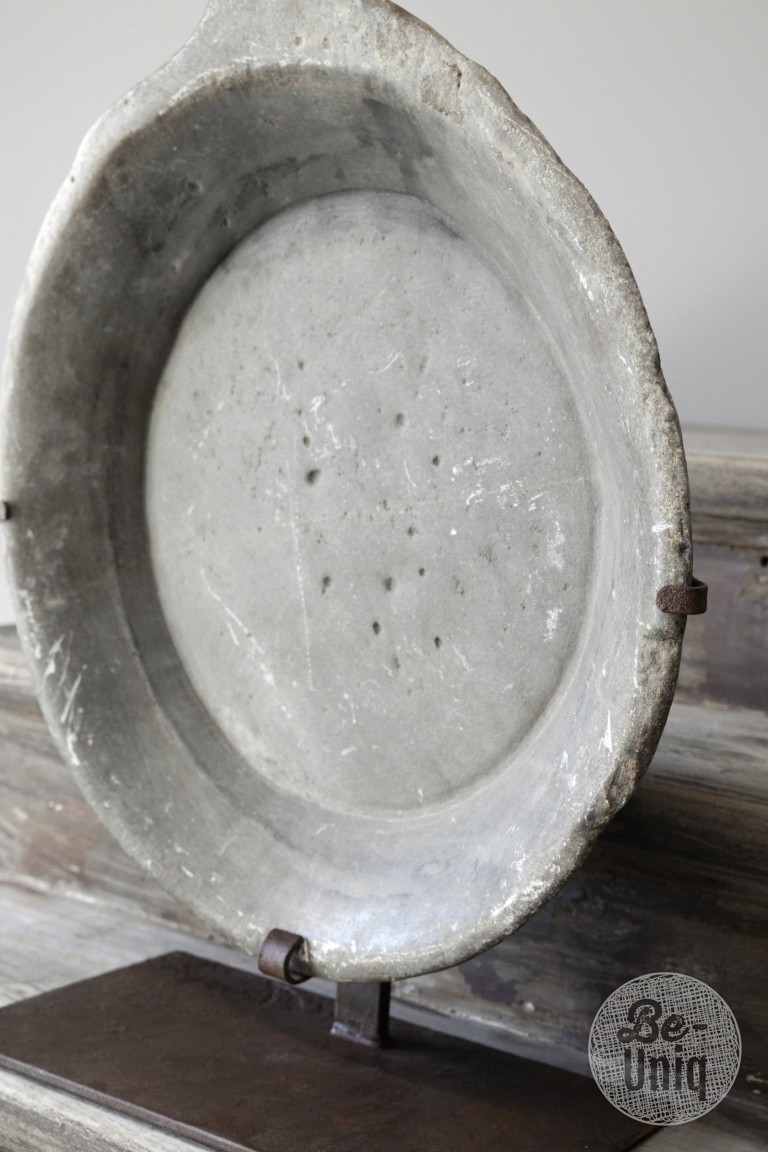 Be-Uniq Antieke Schaal Op Standaard | Marmer | H69 cm