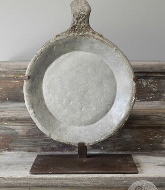 Be-Uniq Antieke Schaal Op Standaard | Marmer | H59 cm