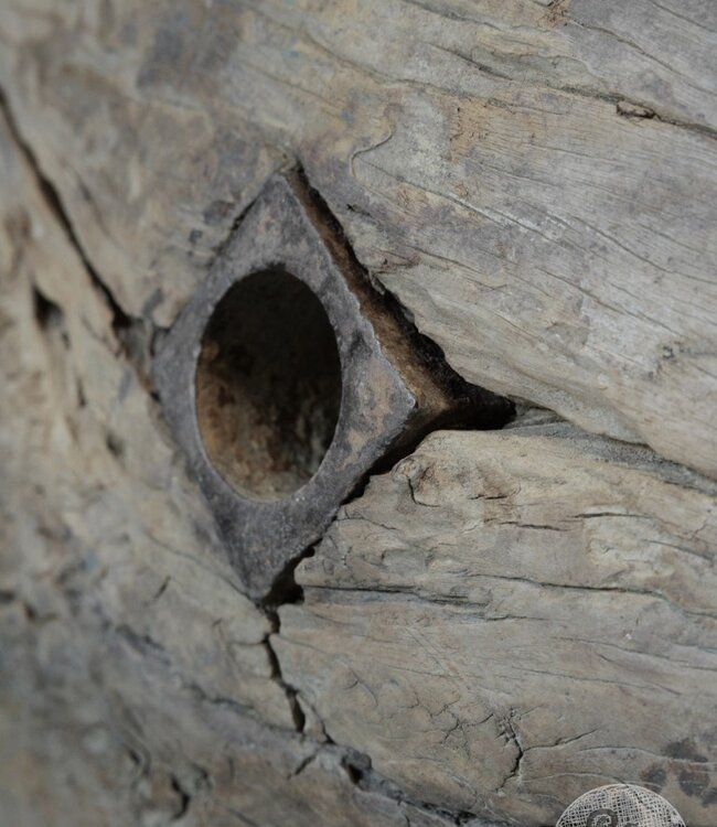 Be-Uniq Oud Wiel Op Standaard | H80 x B75 x D25 cm