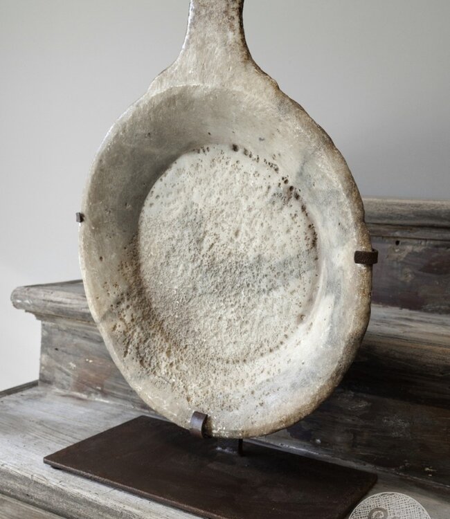 Be-Uniq Antieke Schaal Op Standaard | Marmer | H59 cm