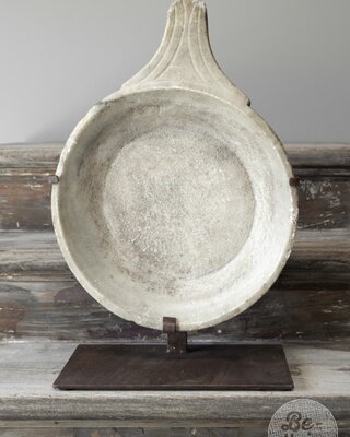 Be-Uniq Antieke Schaal Op Standaard | Marmer | H57 cm