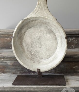 Be-Uniq Antieke Schaal Op Standaard | Marmer | H57 cm