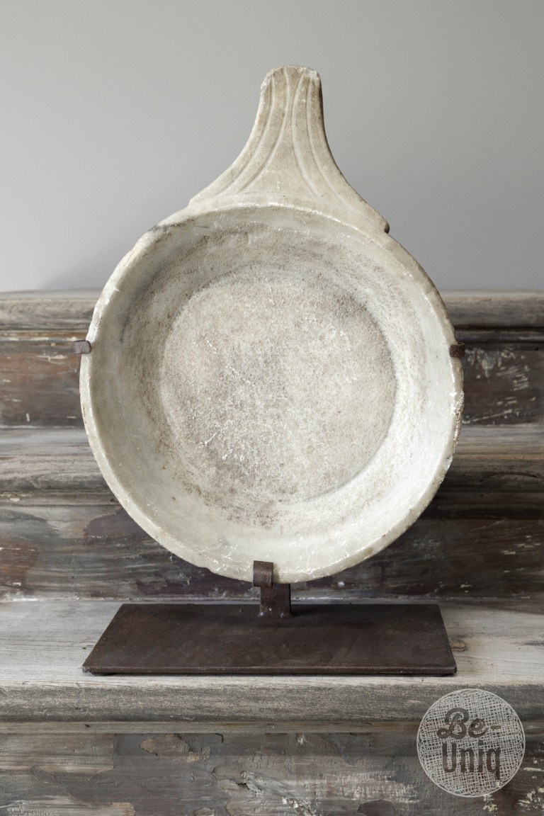Be-Uniq Antieke Schaal Op Standaard | Marmer | H57 cm