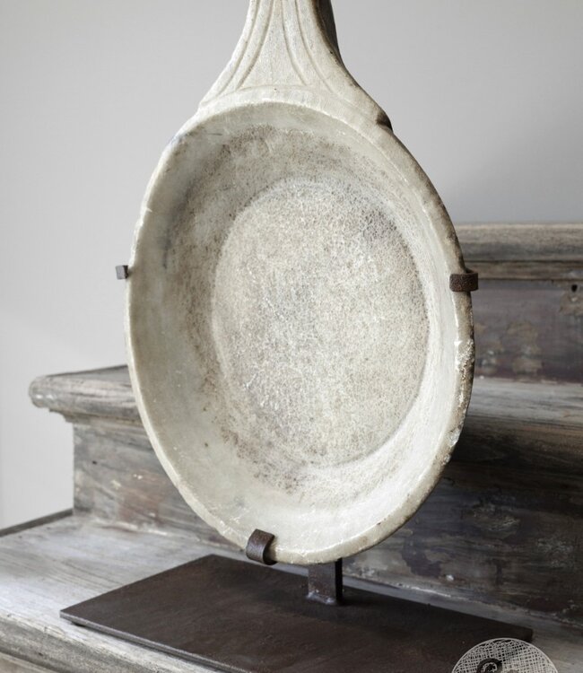 Be-Uniq Antieke Schaal Op Standaard | Marmer | H57 cm