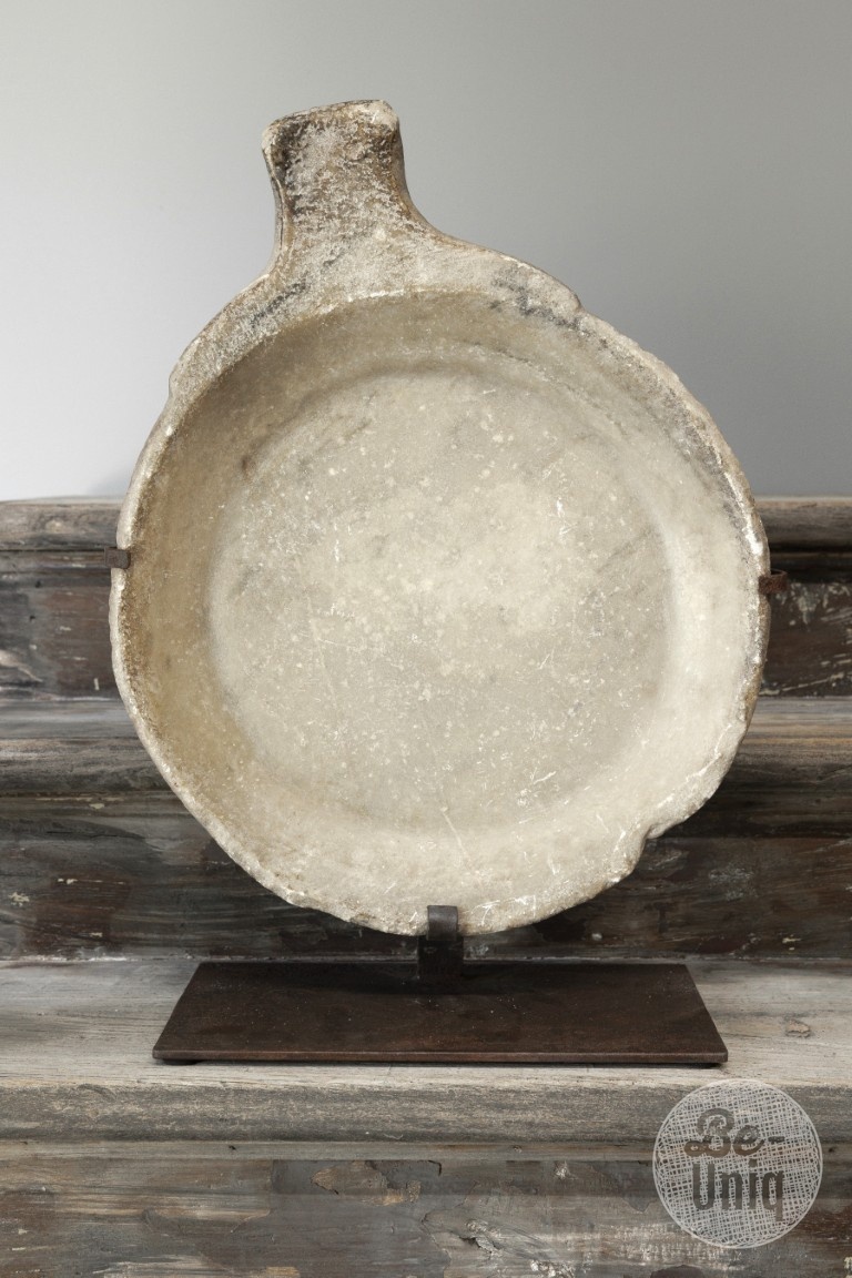 Be-Uniq Antieke Schaal Op Standaard | Marmer | H60 cm