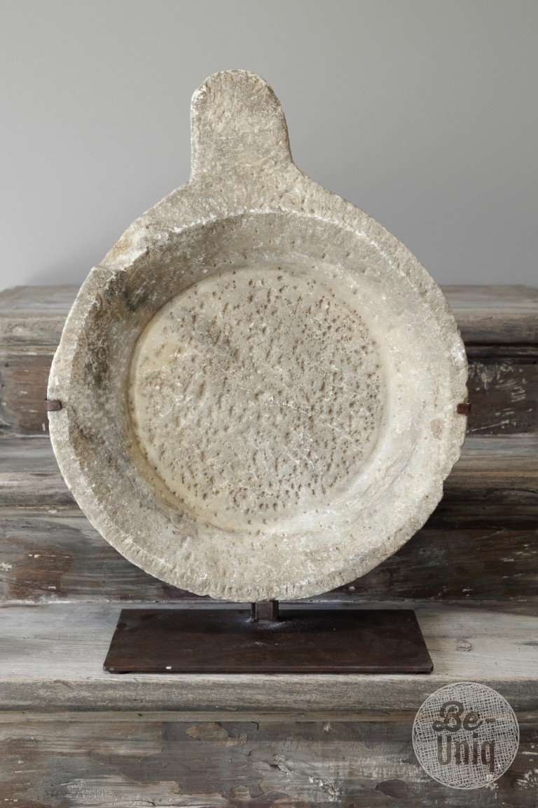 Be-Uniq Antieke Schaal Op Standaard | Marmer | H64 cm