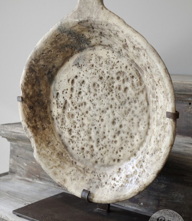 Be-Uniq Antieke Schaal Op Standaard | Marmer | H59 cm | Nr 2