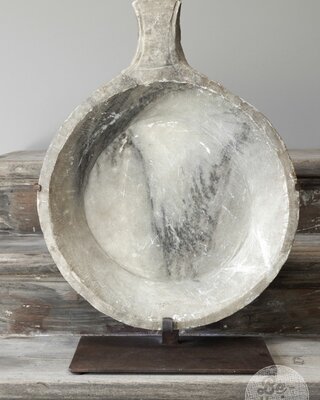 Be-Uniq Antieke Schaal Op Standaard | Marmer | H65 cm