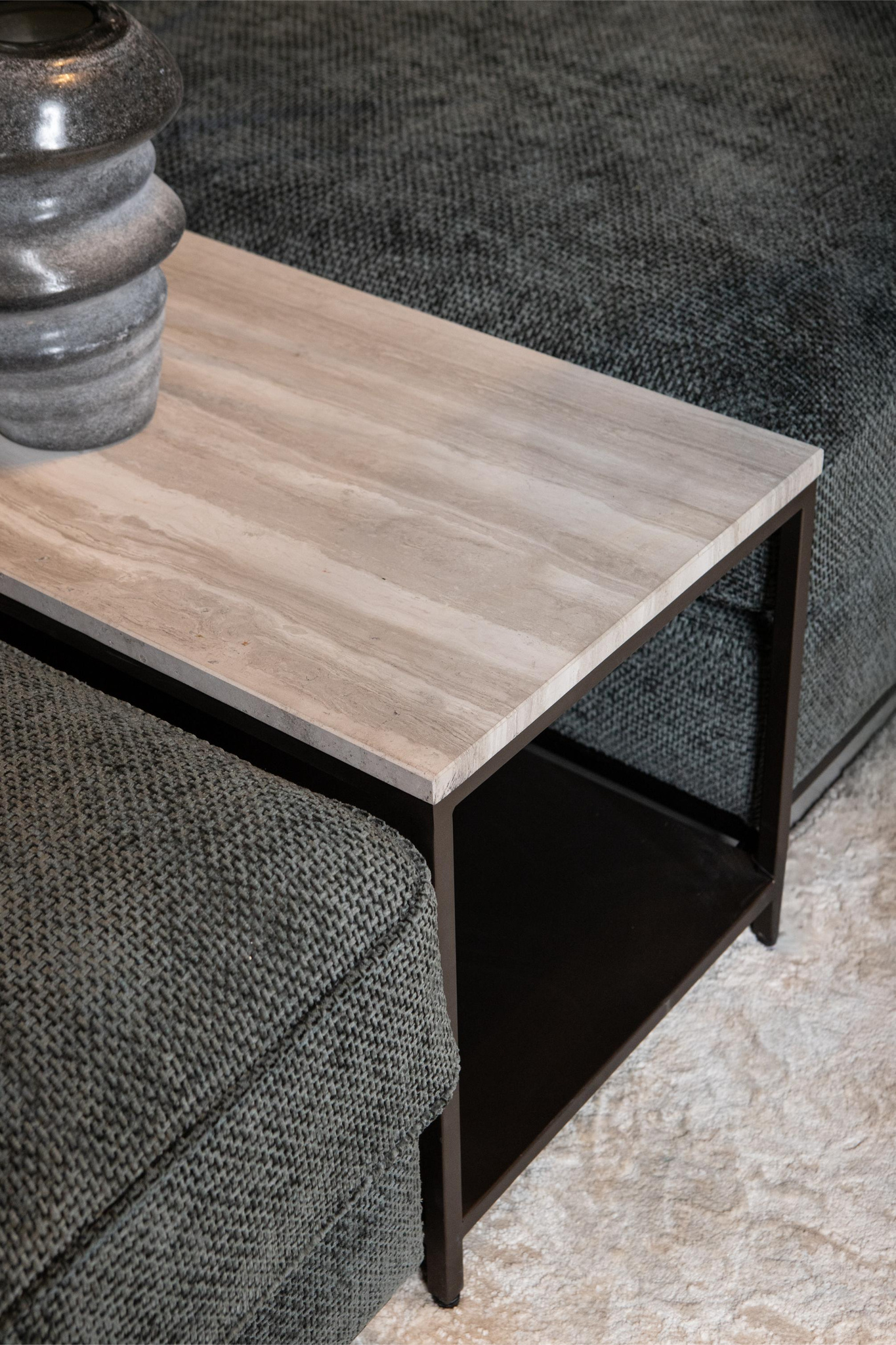 PTMD Laco Witte bijzettafel met marmeren blad en taupe metalen frame