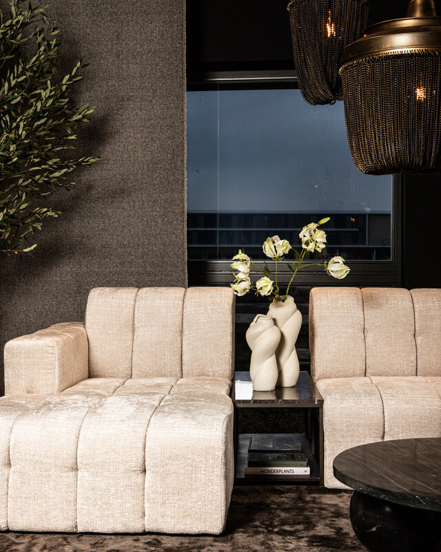 PTMD Laco Brown bijzettafel met marmeren blad en taupe metalen frame.