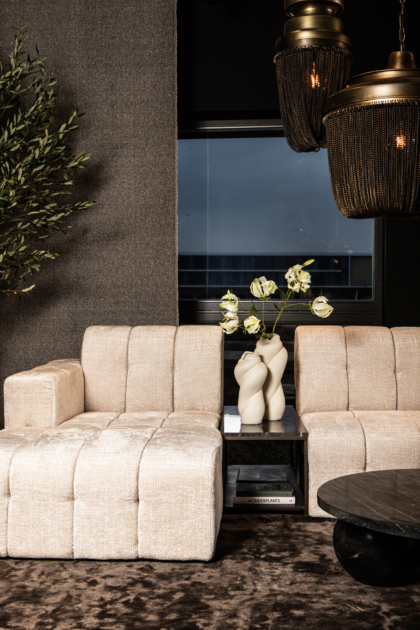 PTMD Laco Brown bijzettafel met marmeren blad en taupe metalen frame.