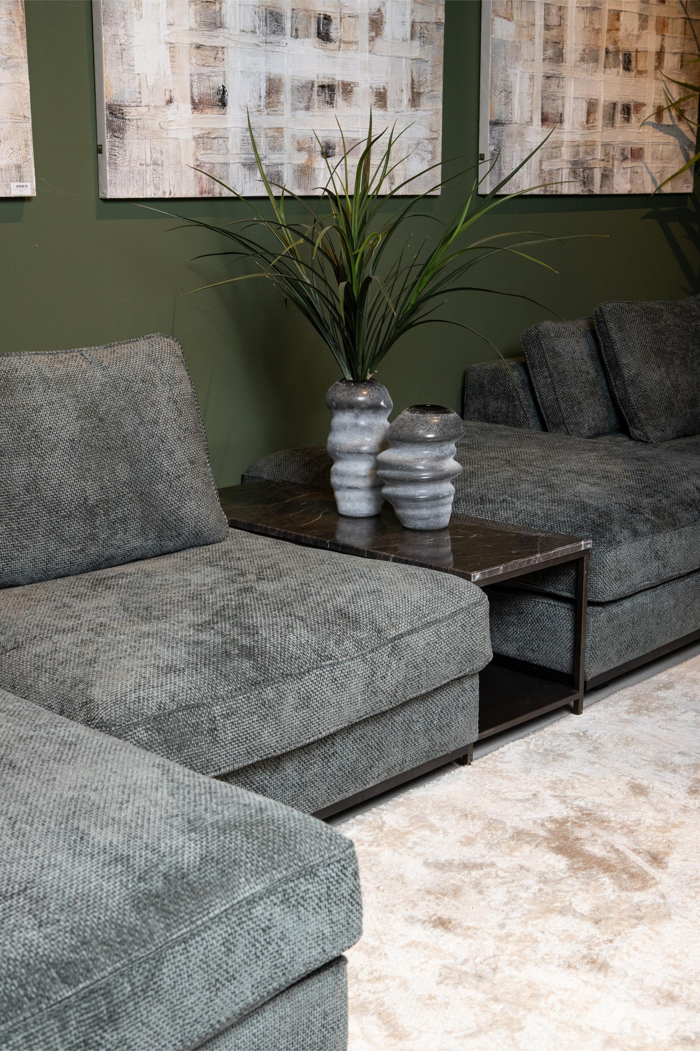 PTMD Laco Brown bijzettafel met marmeren blad en taupe metalen frame.