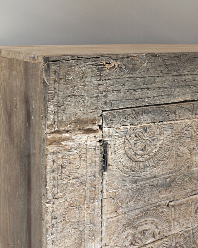 Be-Uniq Oud dressoir snijwerk | India | H78xB121xD40