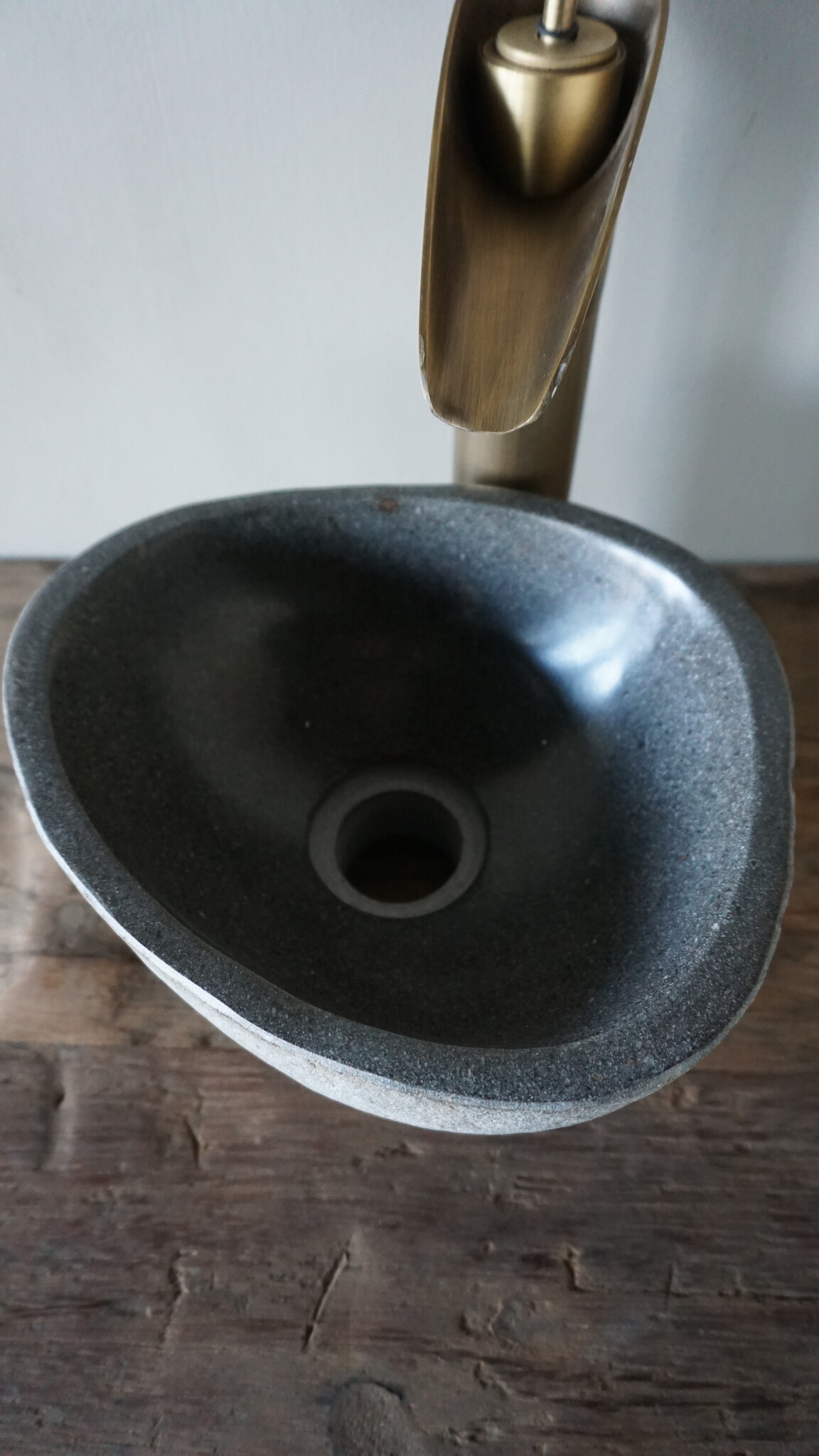 Rene Houtman Kleine Stenen Waskom + Spoelgat | Nr 2 | H13 x B24 x D22 cm