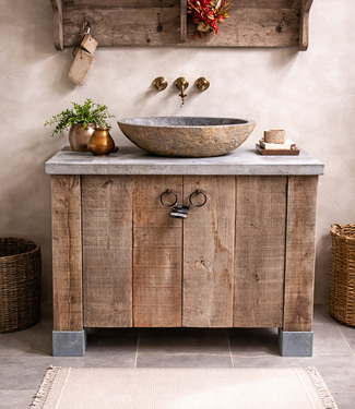 Rene Houtman Badkamermeubel eikenhout met Belgisch hardstenen blad en rivierkom