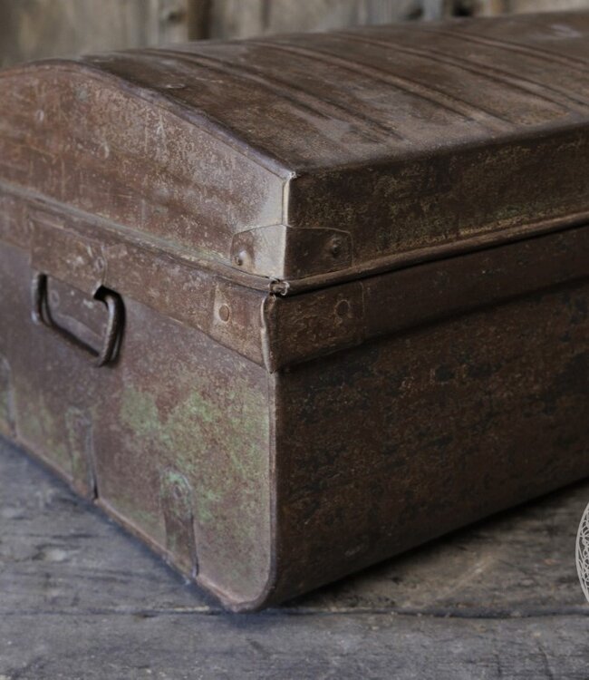 Be-Uniq Oude Metalen Koffer | India | H27 x B59 x D39 cm
