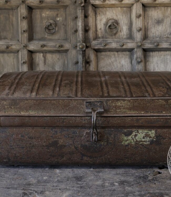 Be-Uniq Oude Metalen Koffer | India | H27 x B59 x D39 cm