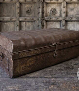 Be-Uniq Oude Metalen Koffer | India | H24 x B61 x D39 cm