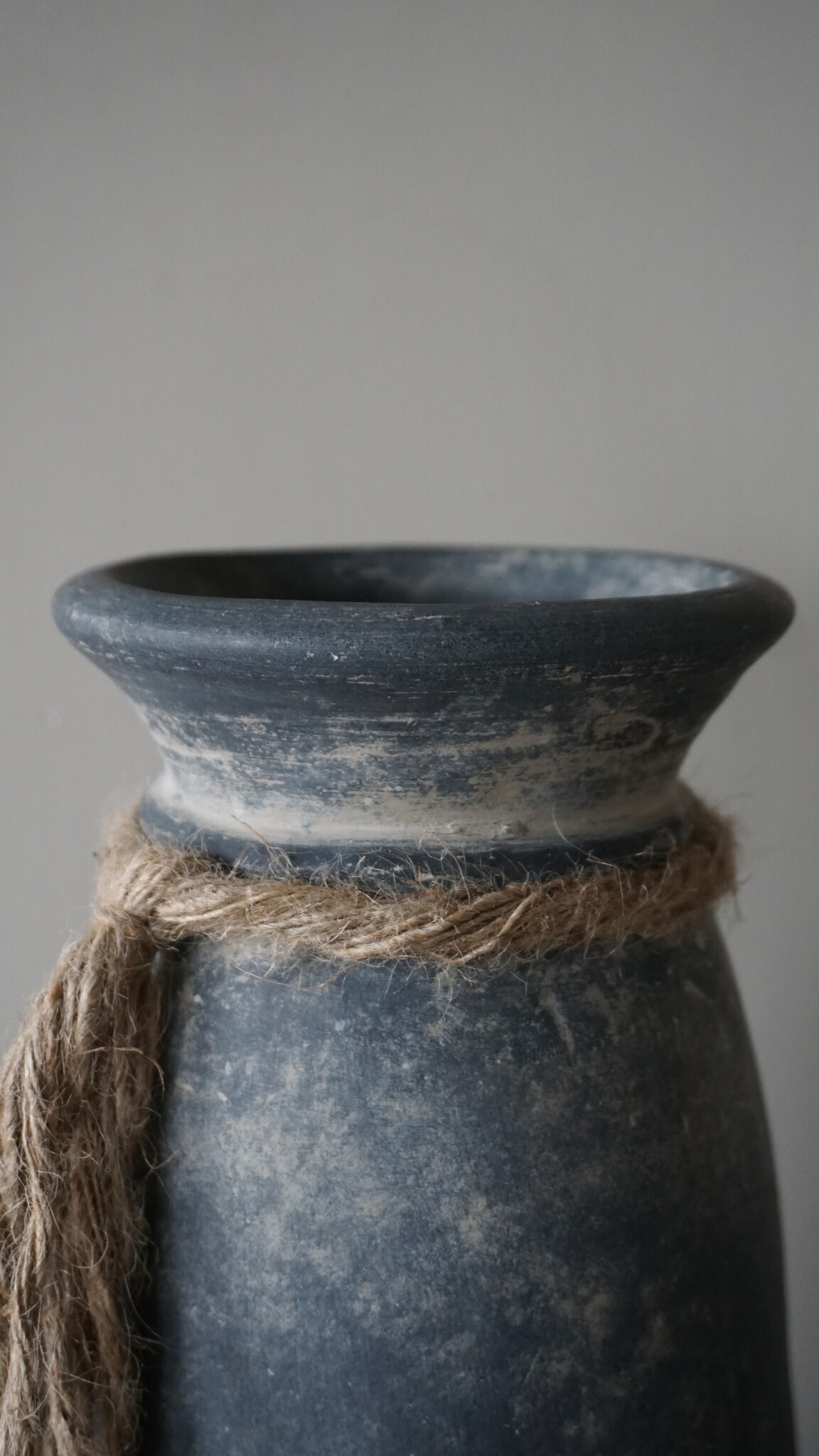 Brynxz Pot Vaas Met Touw | M | Ancient Clay | H30xD15 cm