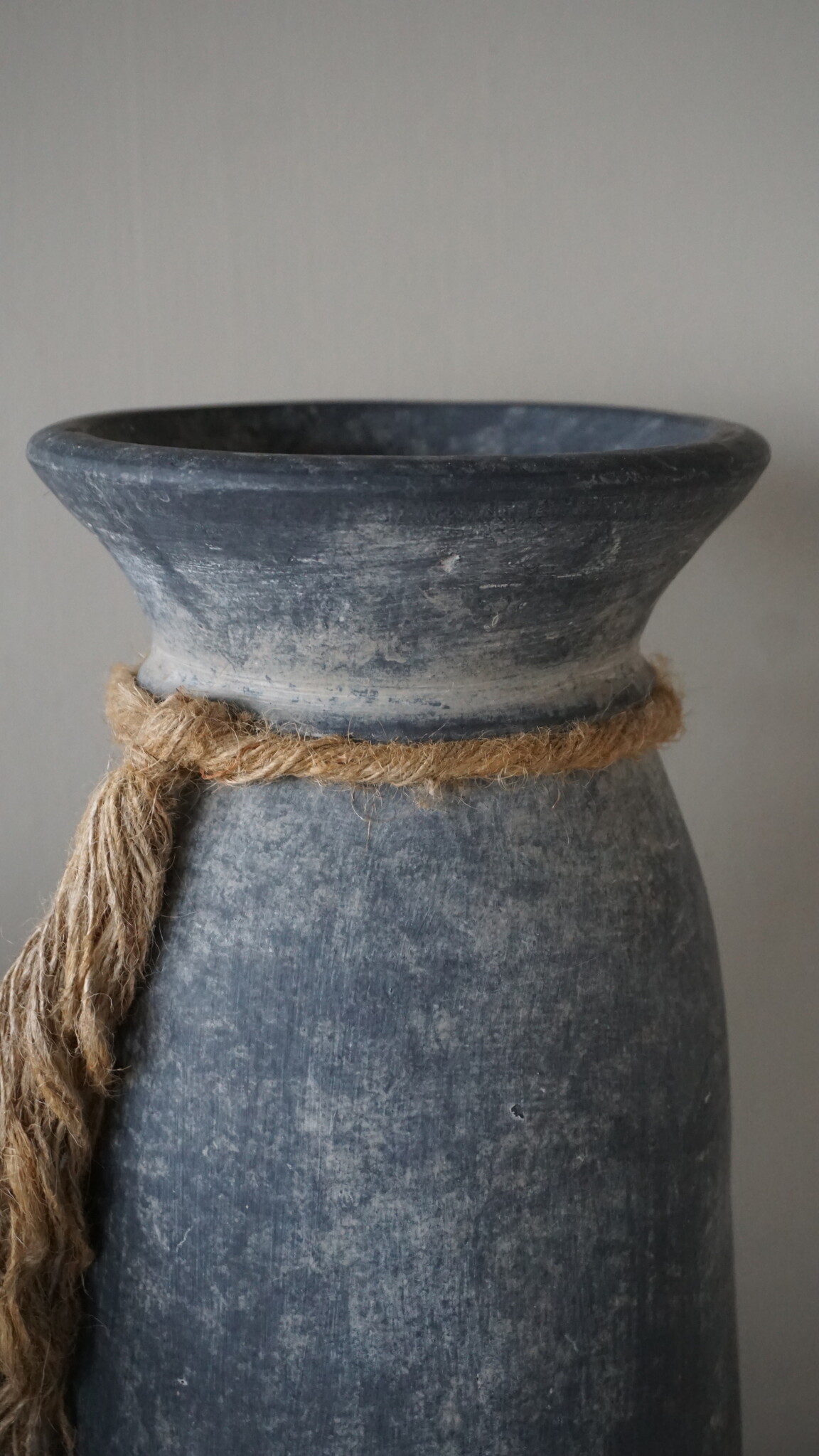 Brynxz Pot Vaas Met Touw | L | Ancient Clay | H35xD16 cm