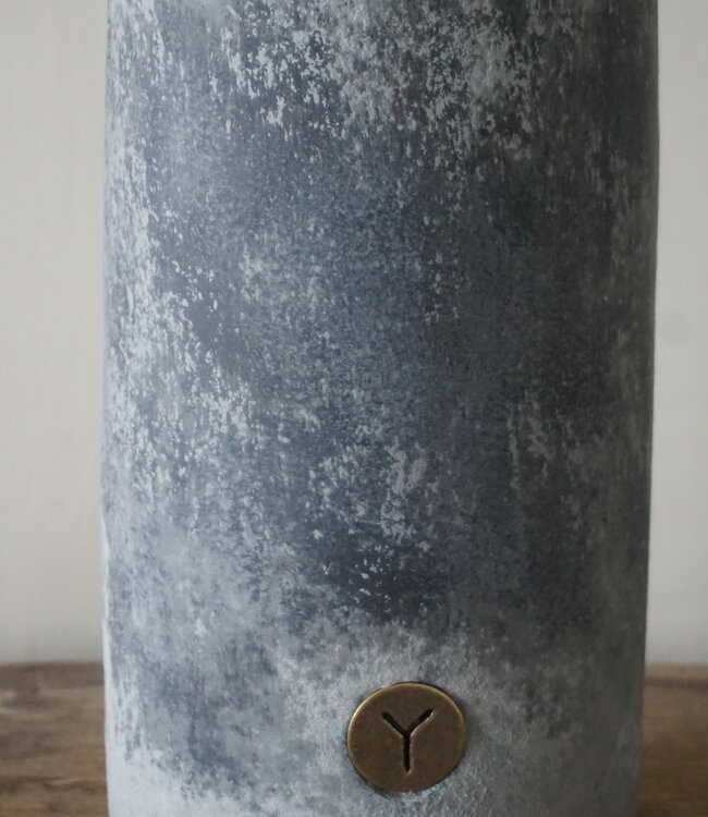 Brynxz Vaas Fles Met Oor | M | Stone Black | H38xD15 cm