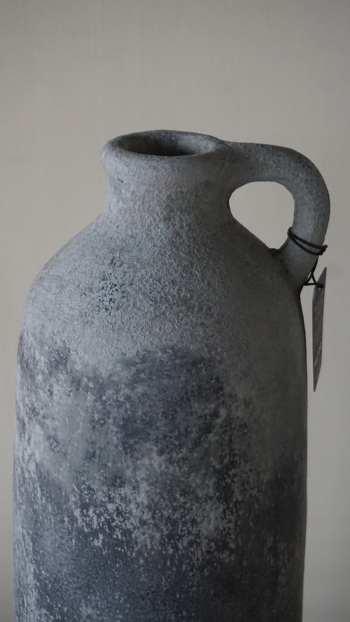 Brynxz Vaas Fles Met Oor | M | Stone Black | H38xD15 cm