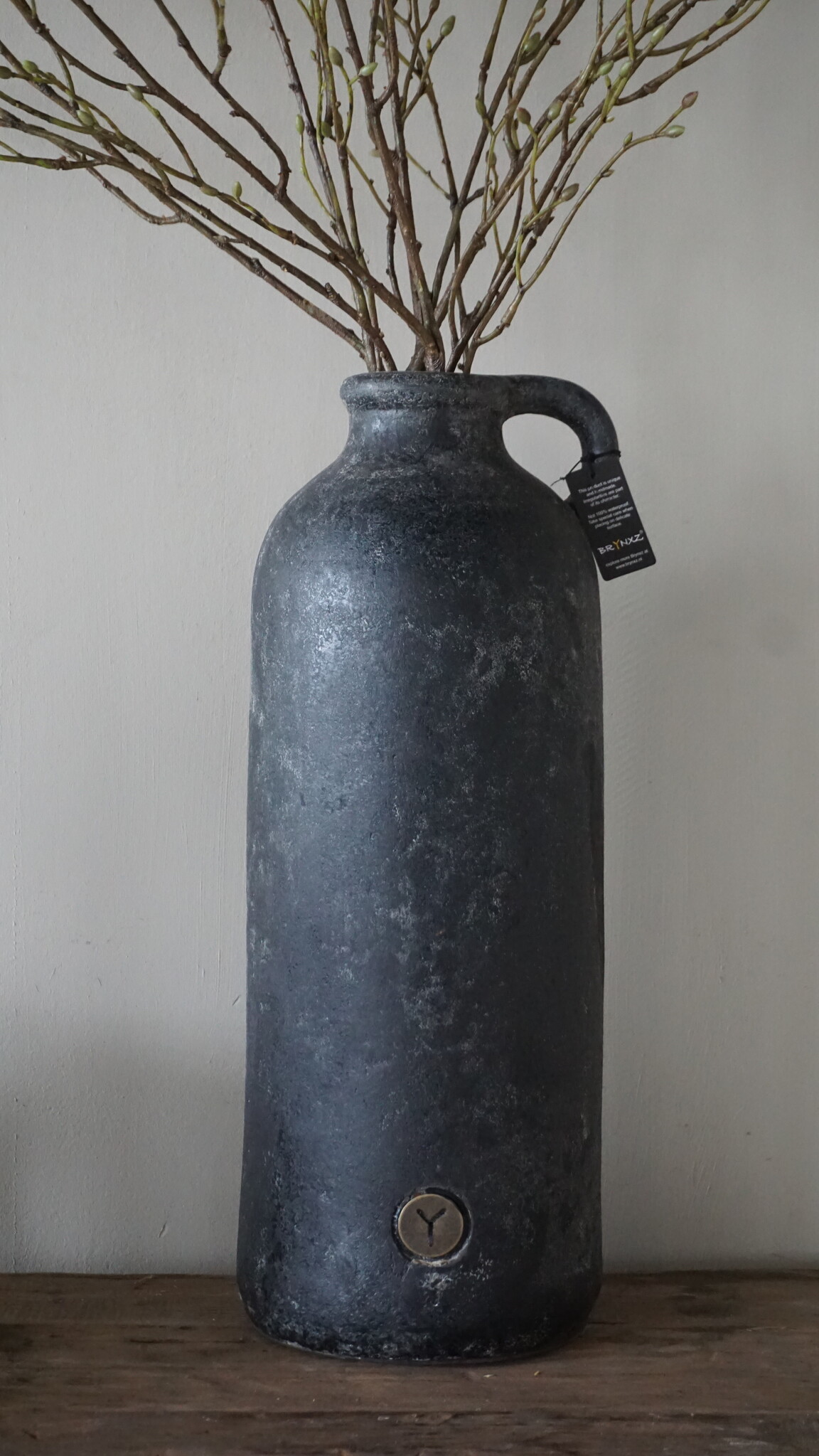 Brynxz Vaas Fles Met Oor | L | Basalt | H46 x D19 cm