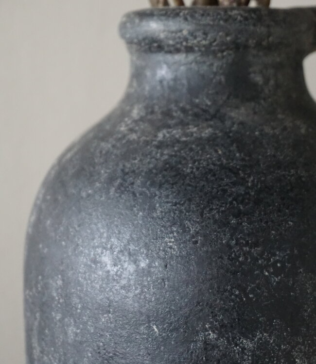 Brynxz Vaas Fles Met Oor | L | Basalt | H46 x D19 cm