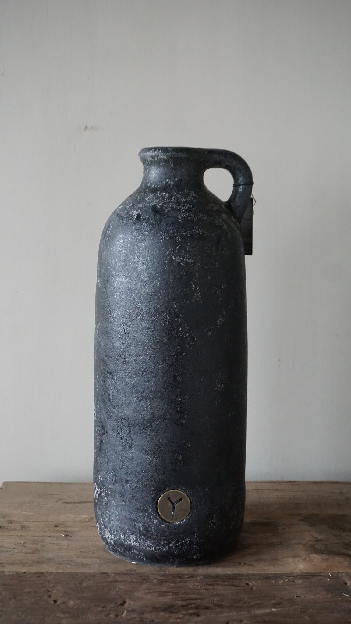 Vaas Fles Met Oor | M | Basalt | H38 x D15 cm | Rene Houtman - Rene Houtman