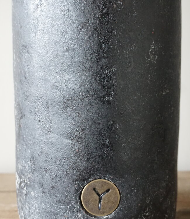 Brynxz Vaas Fles Met Oor | M | Basalt | H38 x D15 cm