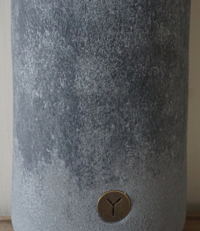 Brynxz Vaas Fles Met Oor | L | Stone Black | H46xD19 cm