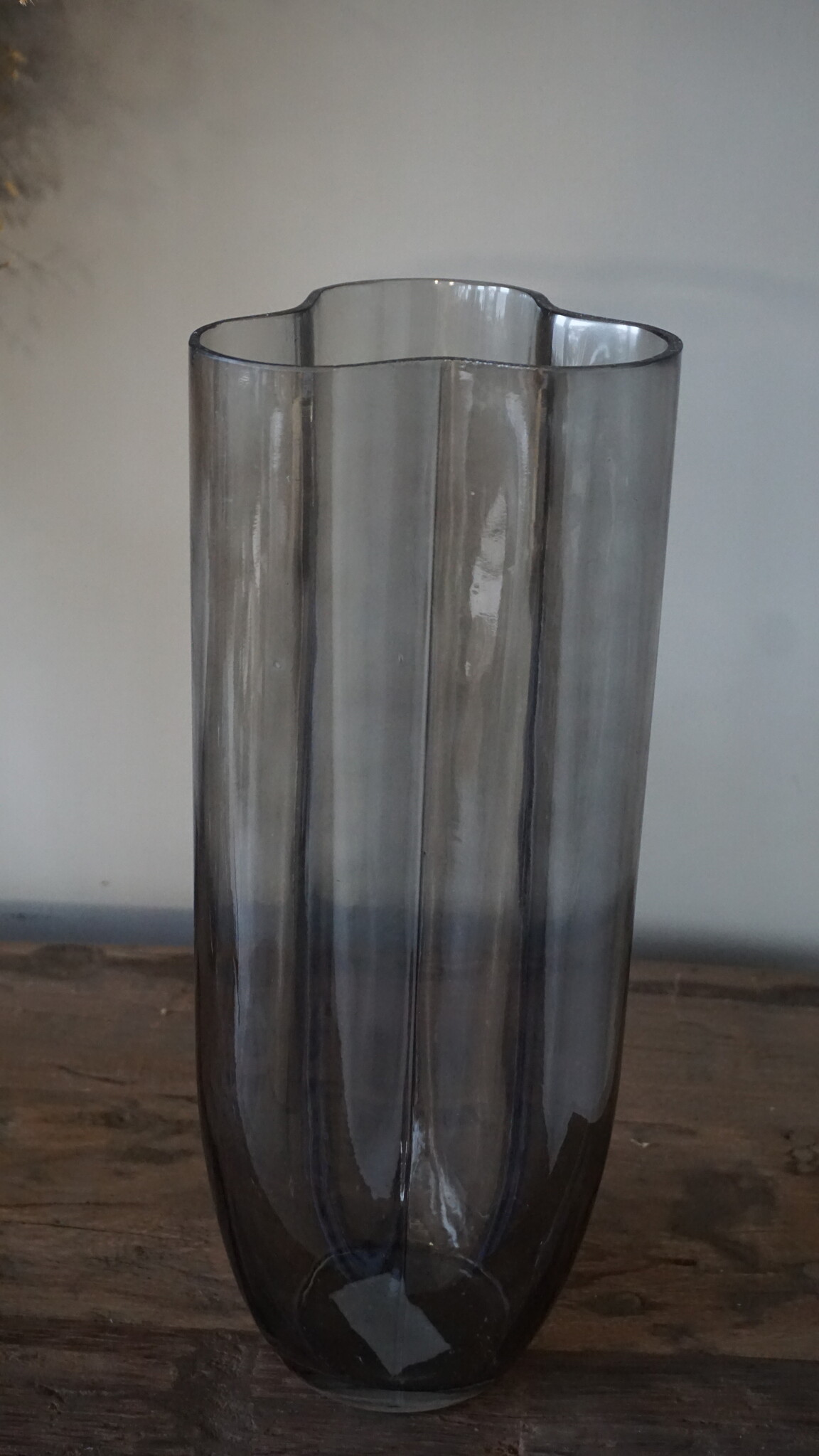 Vaas Flower | Glas | Taupe | H35 x D15 cm | Rene Houtman Interieurs ...