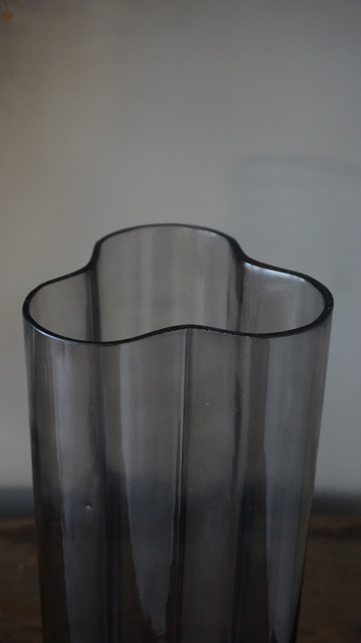 Vaas Flower | Glas | Taupe | H35 x D15 cm | Rene Houtman Interieurs ...