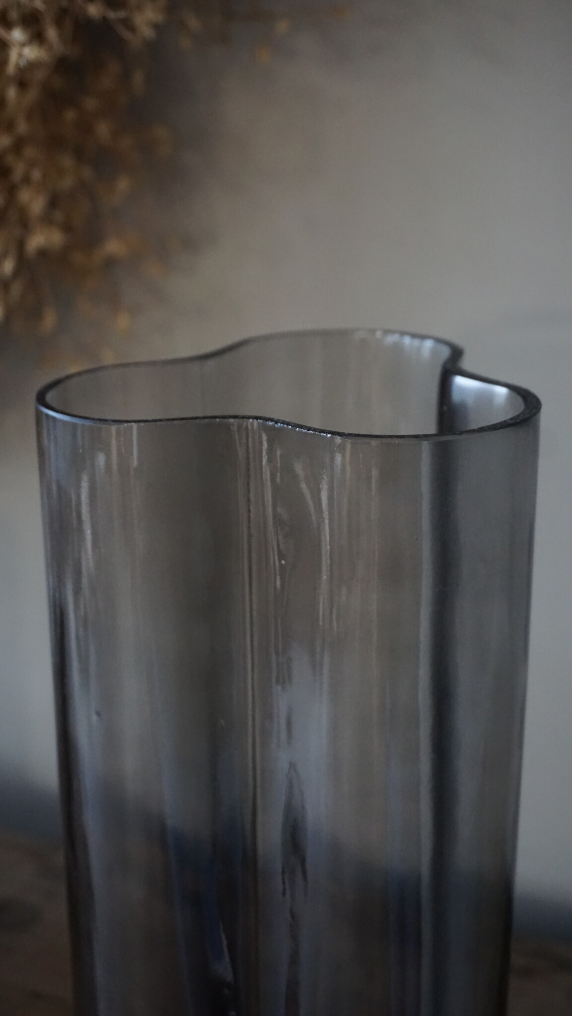 Vaas Flower | Glas | Taupe | H35 x D15 cm | Rene Houtman Interieurs ...