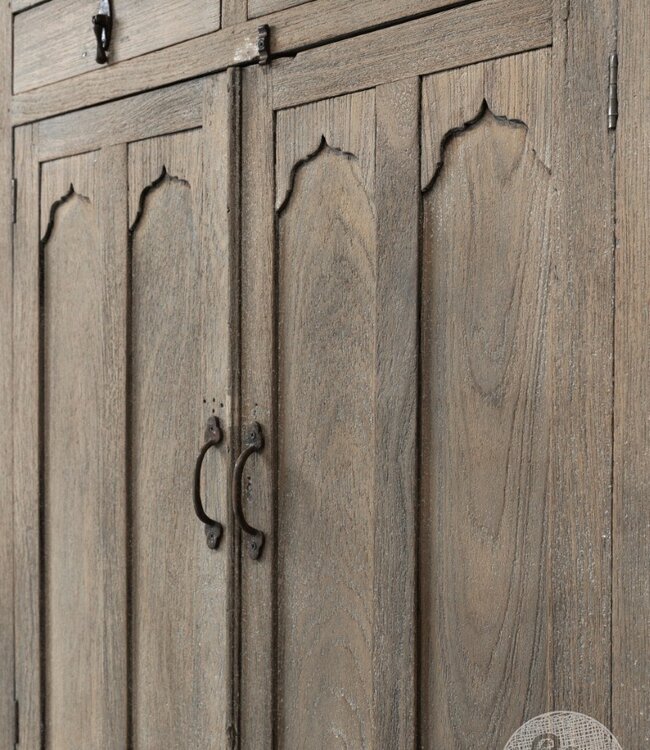 Be-Uniq Kastje 2-Deurs Oud Hout India Houtsnijwerk H136 x B84 x 35 cm