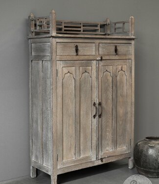 Be-Uniq Kastje 2-Deurs Oud Hout India Houtsnijwerk H136 x B84 x 35 cm