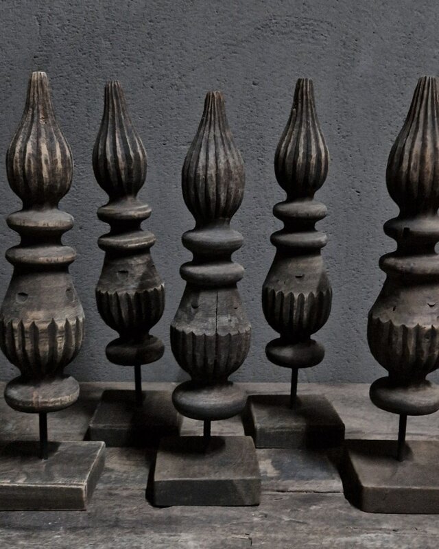 Luksa Home Collection Houten Figuur Op Standaard | Antique Grey