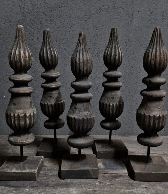 Luksa Home Collection Houten Figuur Op Standaard | Antique Grey
