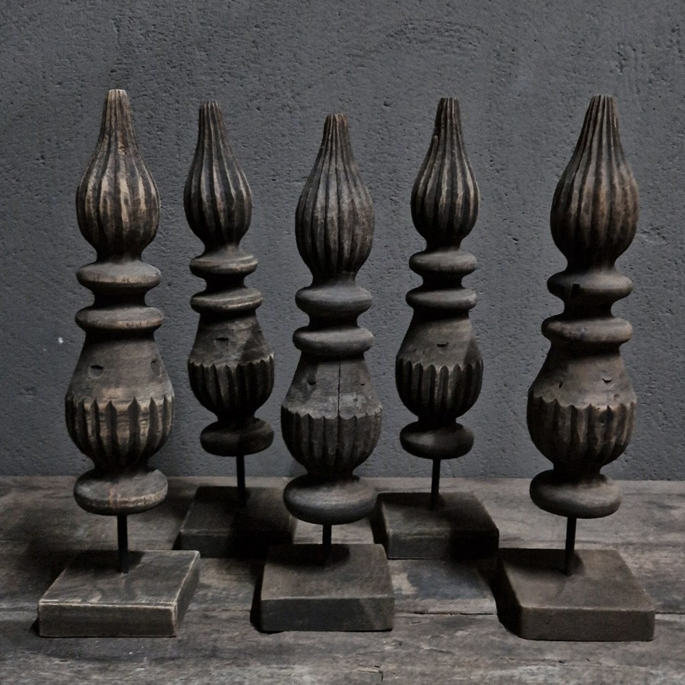 Luksa Home Collection Houten Figuur Op Standaard | Antique Grey