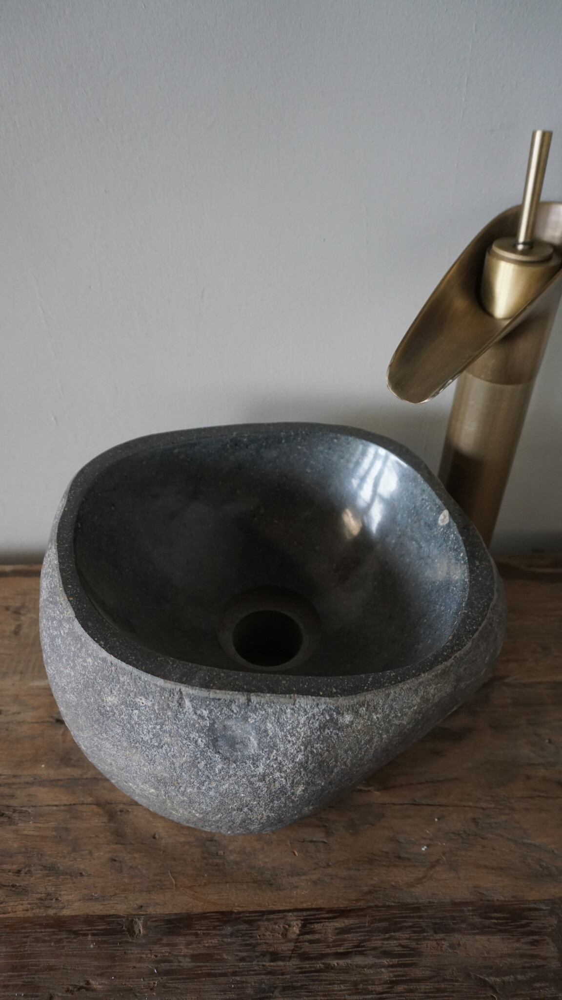 Rene Houtman Kleine Stenen Waskom + Spoelgat | H13,5 x B26 x D22 cm