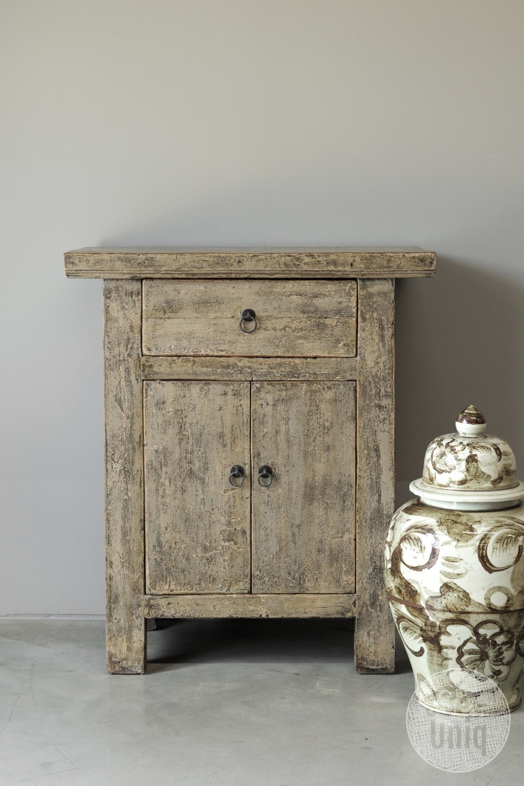 Be-Uniq Oud Kastje | China | H89 x B76 x D40 cm