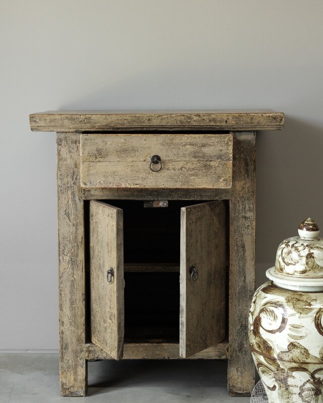 Be-Uniq Oud Kastje | China | H89 x B76 x D40 cm